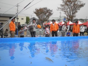 釣りを楽しむ子供たち